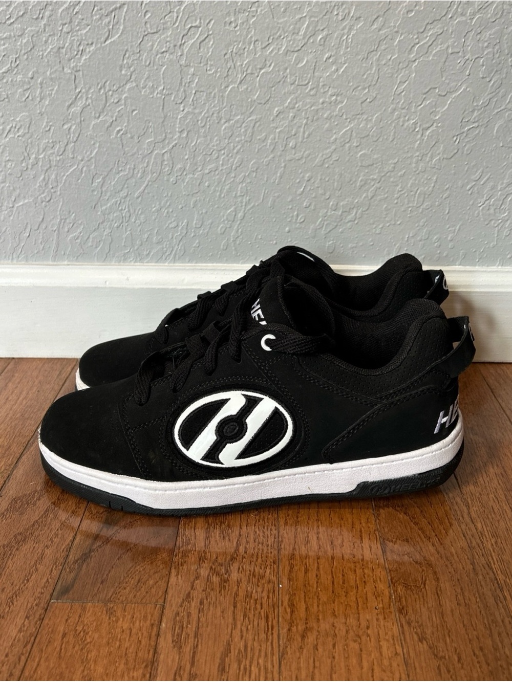 Heelys Sneakers Skate Shoes Boys Size 7 Black